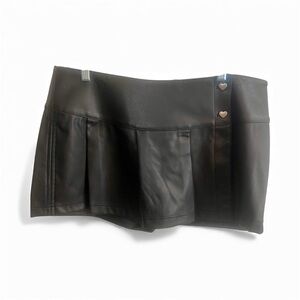 Celebrity Pink Women’s Large Pleated Skort! New with tags! Black! So cute!
